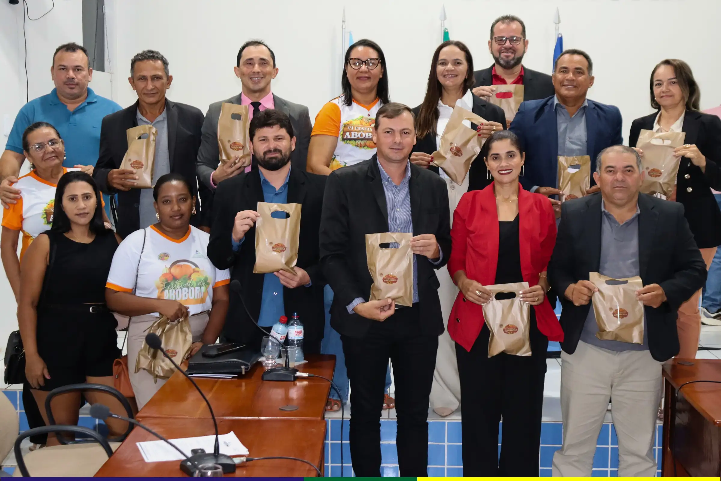 CÂMARA MUNICIPAL RECEBE REPRESENTANTES DO VI FESTIVAL DA ABÓBORA DO POVOADO PAIOL DO CENTRO